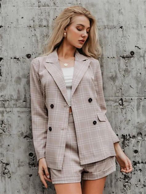 elegant blazer outfits for women.